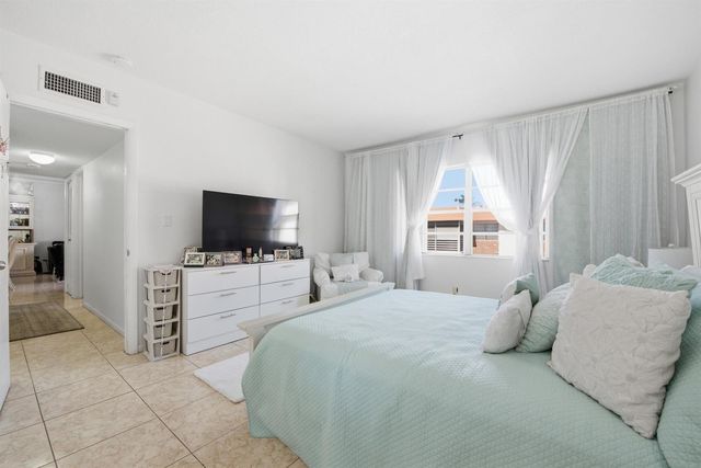 3550 NW 8th Avenue 812, Pompano Beach, FL 33064