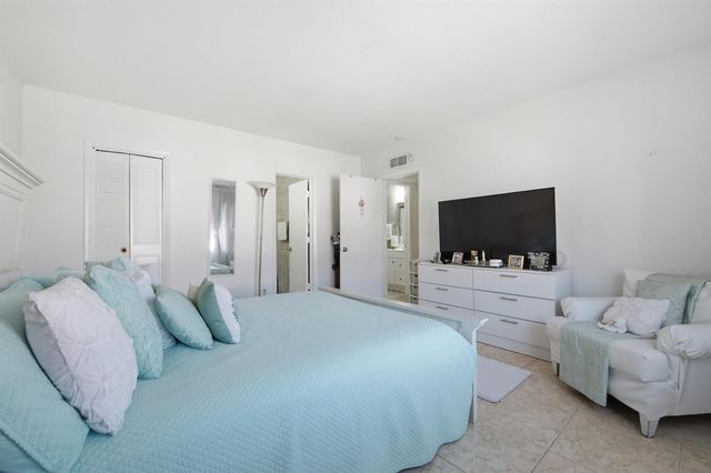 3550 NW 8th Avenue 812, Pompano Beach, FL 33064