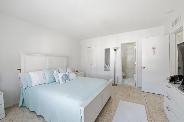 3550 NW 8th Avenue 812, Pompano Beach, FL 33064