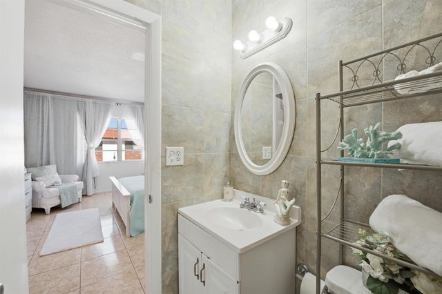 3550 NW 8th Avenue 812, Pompano Beach, FL 33064