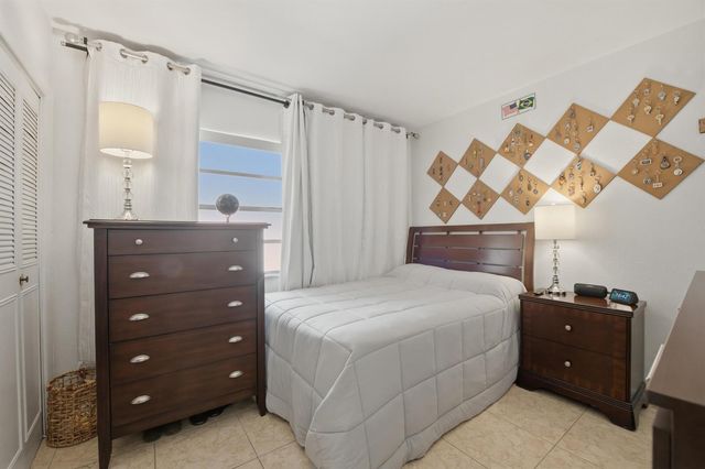 3550 NW 8th Avenue 812, Pompano Beach, FL 33064