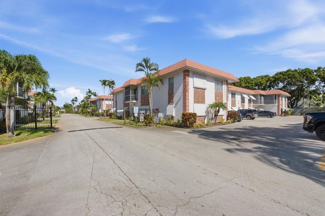 3550 NW 8th Avenue 812, Pompano Beach, FL 33064