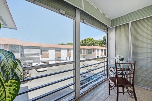 3550 NW 8th Avenue 812, Pompano Beach, FL 33064