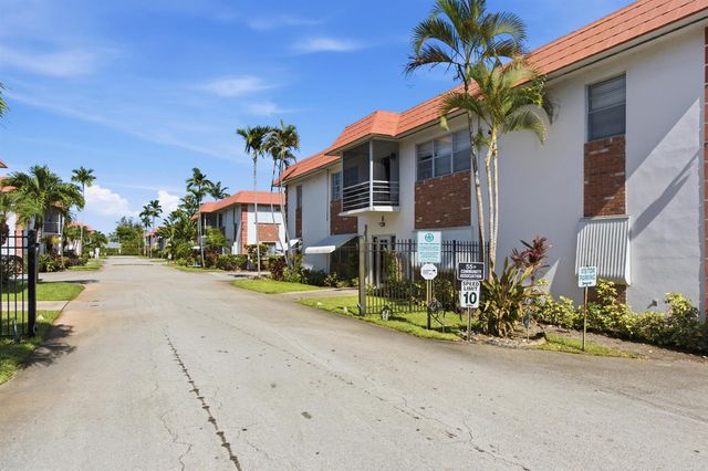 3550 NW 8th Avenue 812, Pompano Beach, FL 33064