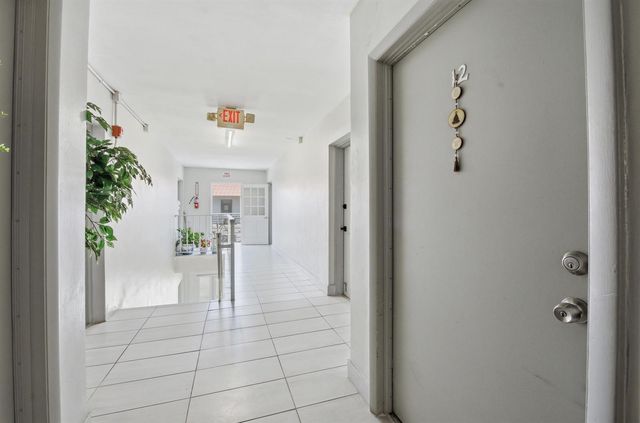 3550 NW 8th Avenue 812, Pompano Beach, FL 33064