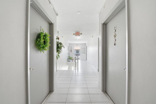 3550 NW 8th Avenue 812, Pompano Beach, FL 33064