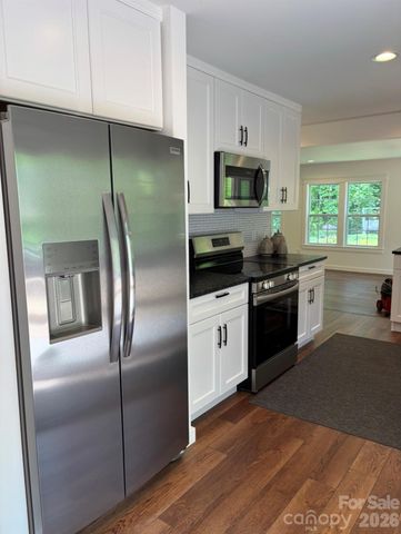 6 Green Knoll Drive, Candler, NC 28715
