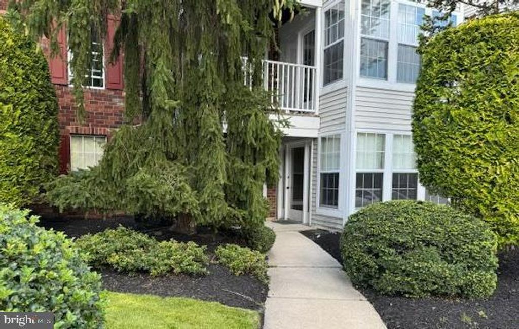 1 INVERNESS CIR, Marlton, NJ 08053