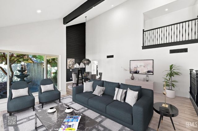 7800 De Colores Court, Bakersfield, CA 93309