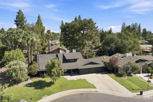 7800 De Colores Court, Bakersfield, CA 93309