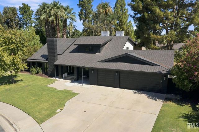 7800 De Colores Court, Bakersfield, CA 93309