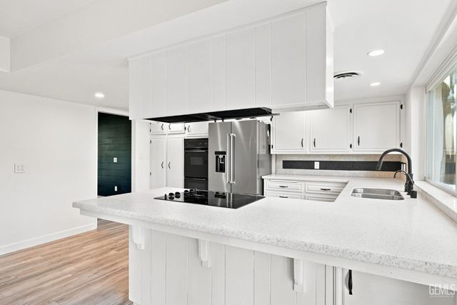 7800 De Colores Court, Bakersfield, CA 93309