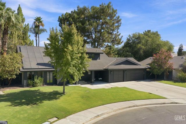 7800 De Colores Court, Bakersfield, CA 93309