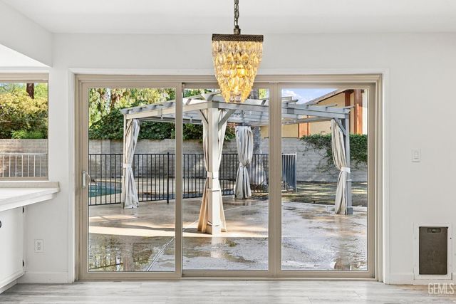 7800 De Colores Court, Bakersfield, CA 93309