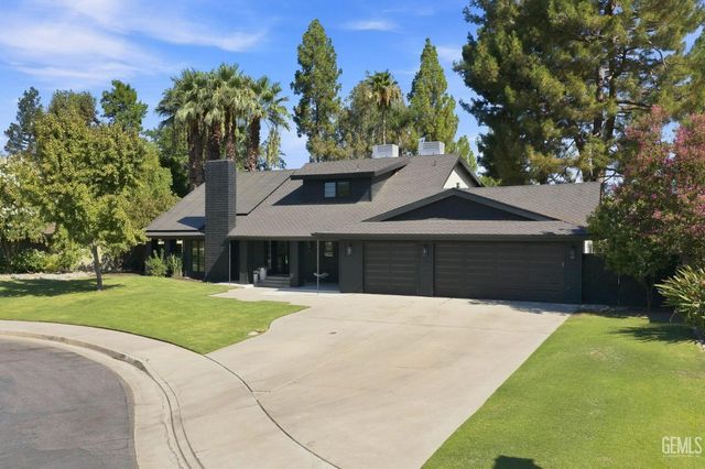 7800 De Colores Court, Bakersfield, CA 93309