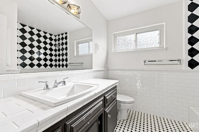 7800 De Colores Court, Bakersfield, CA 93309