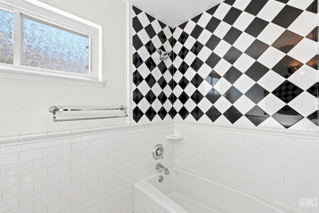 7800 De Colores Court, Bakersfield, CA 93309