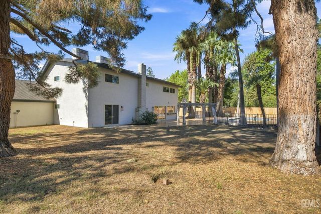 7800 De Colores Court, Bakersfield, CA 93309