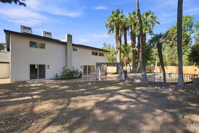 7800 De Colores Court, Bakersfield, CA 93309