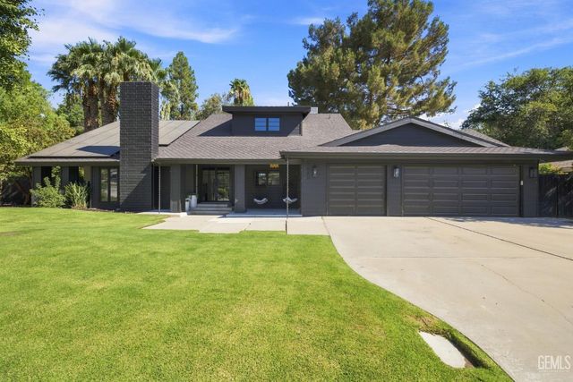 7800 De Colores Court, Bakersfield, CA 93309
