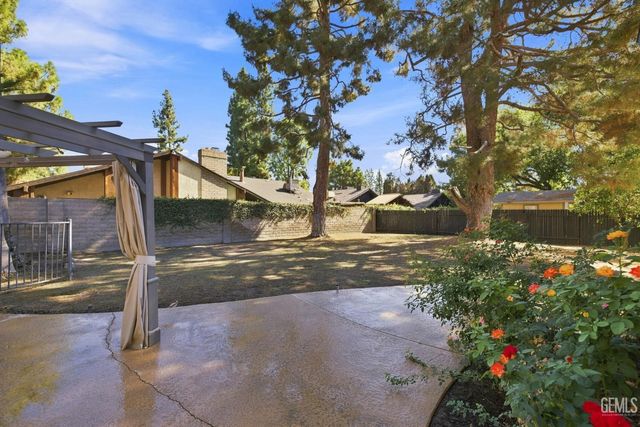 7800 De Colores Court, Bakersfield, CA 93309