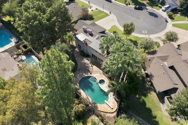 7800 De Colores Court, Bakersfield, CA 93309