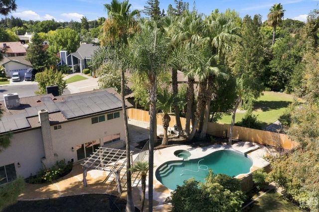 7800 De Colores Court, Bakersfield, CA 93309