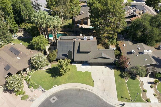 7800 De Colores Court, Bakersfield, CA 93309