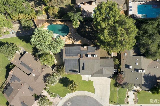 7800 De Colores Court, Bakersfield, CA 93309
