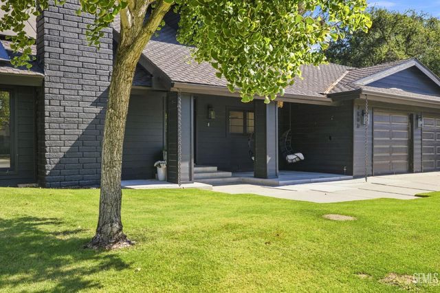 7800 De Colores Court, Bakersfield, CA 93309