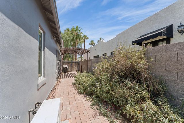 537 W WILLETTA Street, Phoenix, AZ 85003