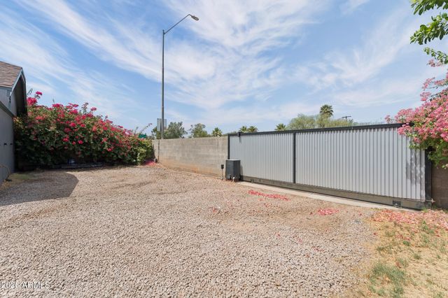 537 W WILLETTA Street, Phoenix, AZ 85003