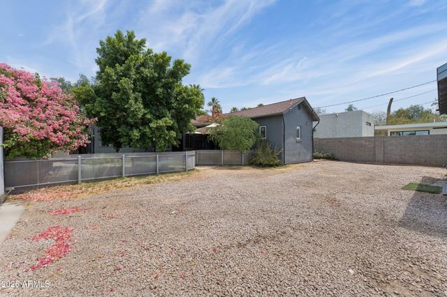 537 W WILLETTA Street, Phoenix, AZ 85003