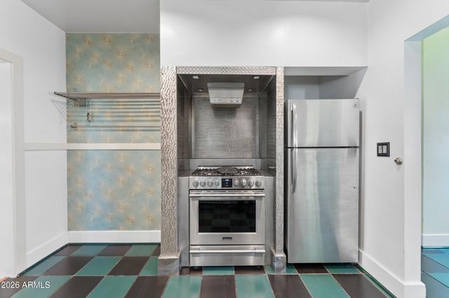 537 W WILLETTA Street, Phoenix, AZ 85003