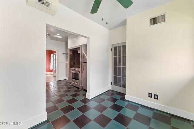 537 W WILLETTA Street, Phoenix, AZ 85003