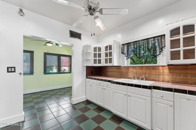 537 W WILLETTA Street, Phoenix, AZ 85003