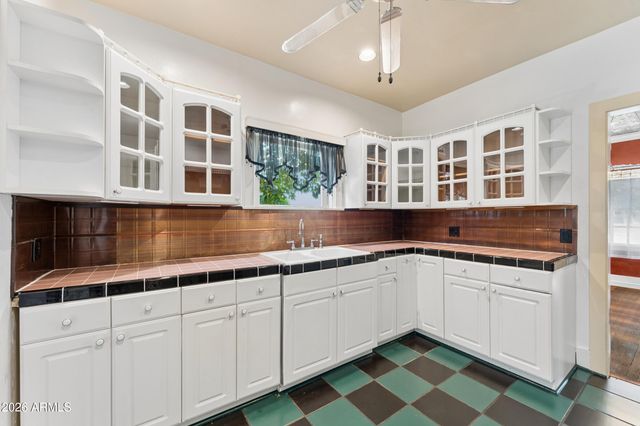 537 W WILLETTA Street, Phoenix, AZ 85003