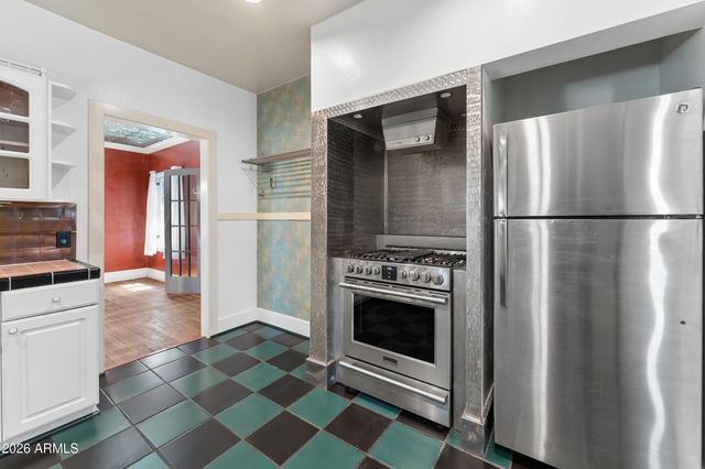 537 W WILLETTA Street, Phoenix, AZ 85003