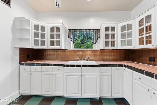 537 W WILLETTA Street, Phoenix, AZ 85003