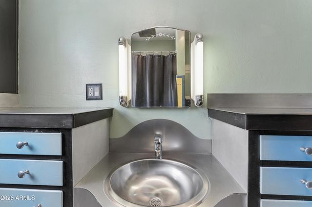 537 W WILLETTA Street, Phoenix, AZ 85003