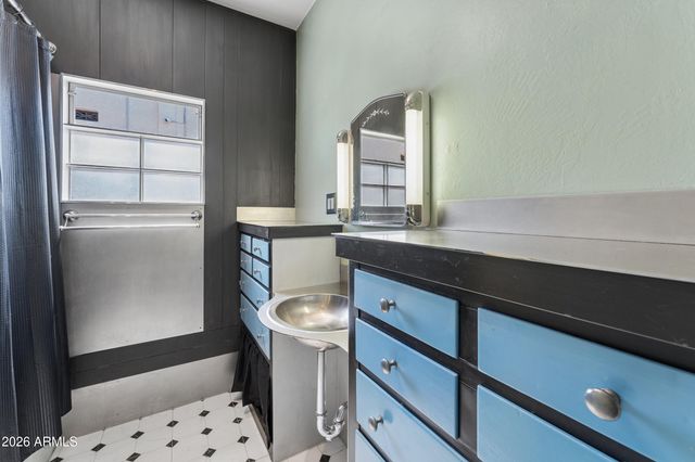 537 W WILLETTA Street, Phoenix, AZ 85003