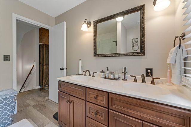 303 Ridge Road, Eureka Springs, AR 72631