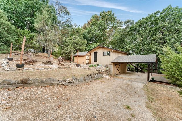 303 Ridge Road, Eureka Springs, AR 72631