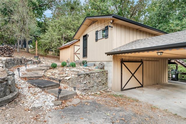 303 Ridge Road, Eureka Springs, AR 72631