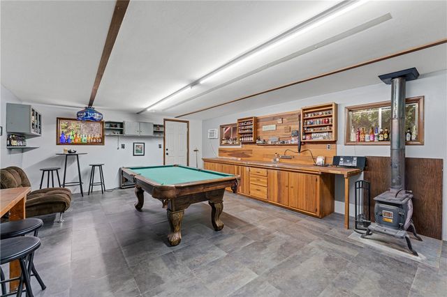 303 Ridge Road, Eureka Springs, AR 72631