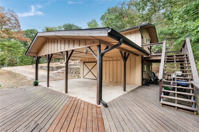 303 Ridge Road, Eureka Springs, AR 72631