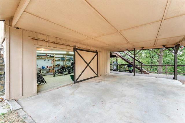 303 Ridge Road, Eureka Springs, AR 72631