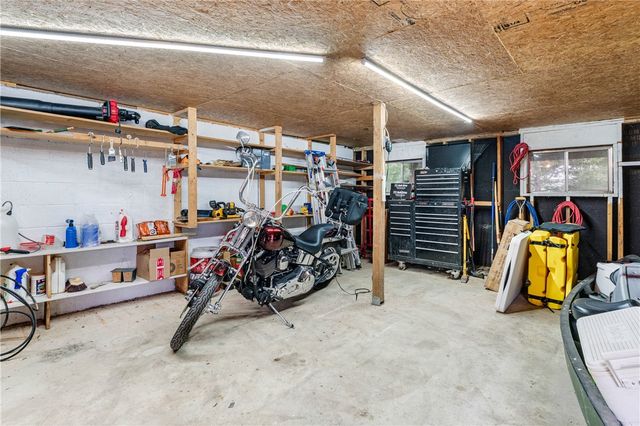 303 Ridge Road, Eureka Springs, AR 72631