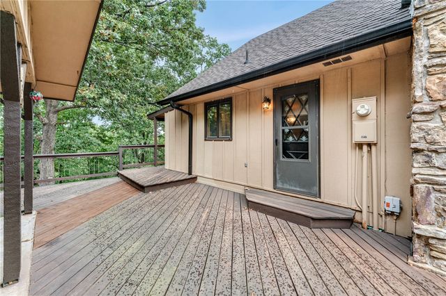 303 Ridge Road, Eureka Springs, AR 72631