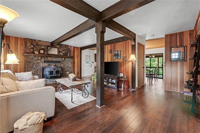 303 Ridge Road, Eureka Springs, AR 72631